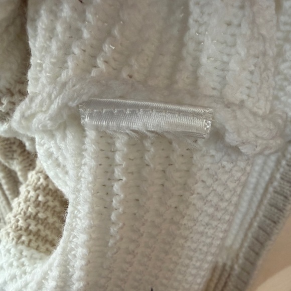 Moon & Madison Checkered Sweater - Picture 4 of 6